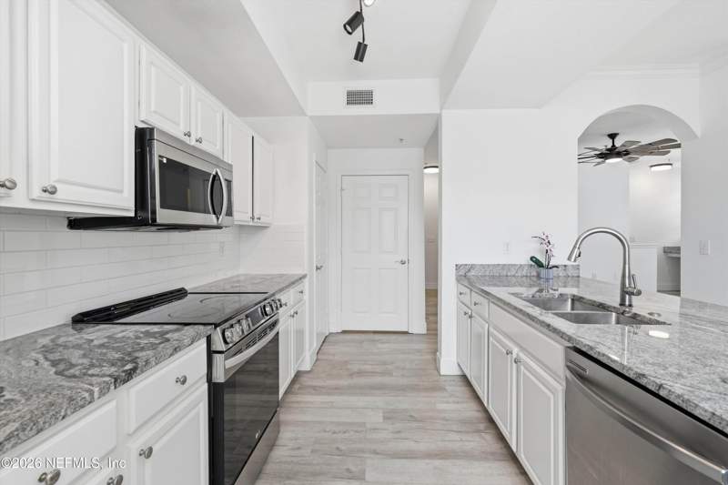 2 bedroom Condominium at 10075 Gate Parkway #701, Mirabella, Jacksonville — photo 5