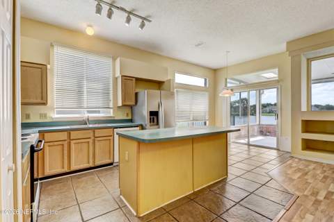 13062 Brians Creek Drive, Jacksonville FL - photo 16 of 39