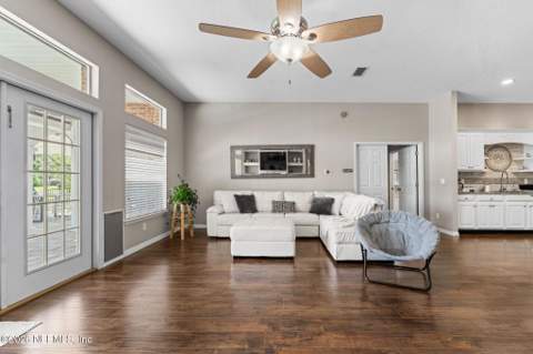 6352 Lake Plantation Drive, Jacksonville FL - photo 14 of 42