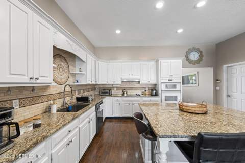 6352 Lake Plantation Drive, Jacksonville FL - photo 13 of 42