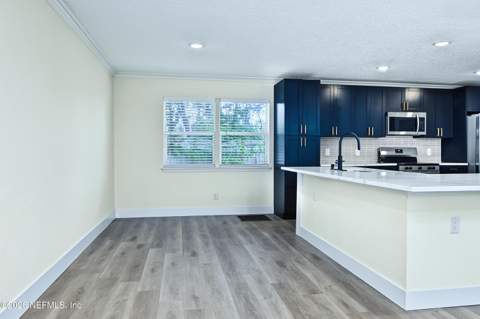 8529 Burkhall Street, Jacksonville FL - photo 10 of 41