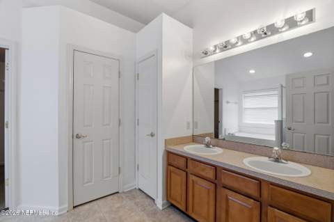 9435 Prosperity Lake Drive, Jacksonville FL - photo 18 of 41