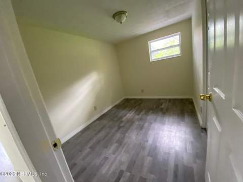 1041 Seminole Avenue, Jacksonville FL - photo 6 of 27
