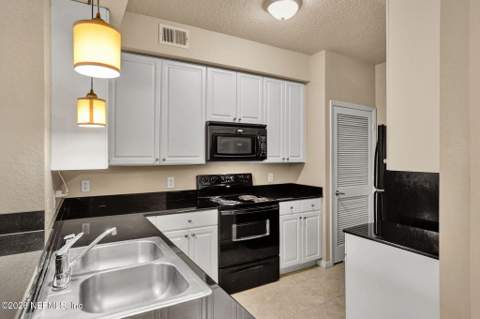 8539 W Gate Parkway #9101, Jacksonville FL - photo 17 of 40