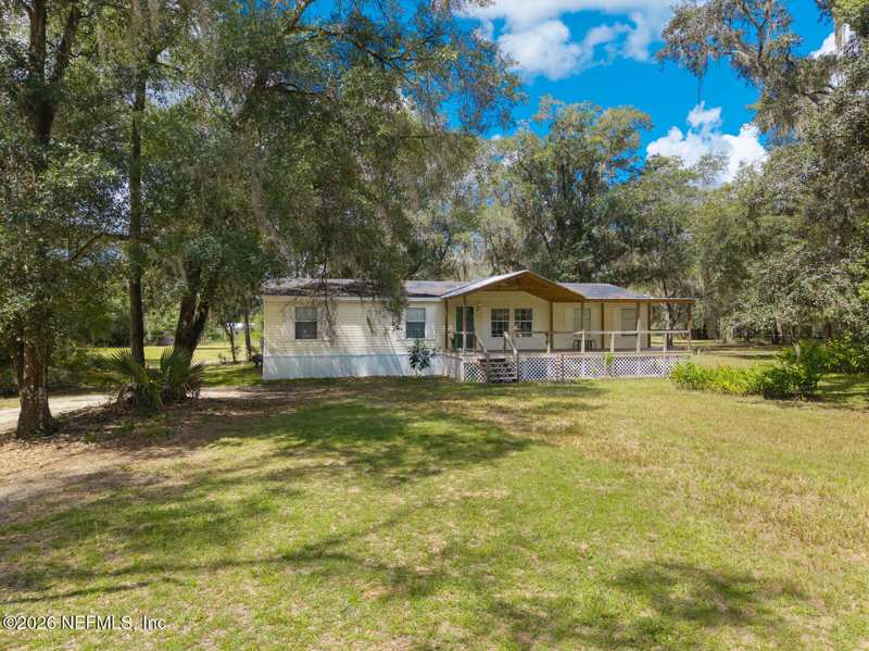 3 bedroom Manufactured Home at 101 W Strickland Road, Metes & Bounds, Interlachen — photo 1