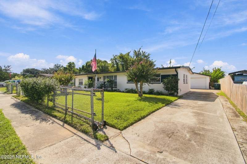 4 bedroom Single Family Residence at 10772 S Hawaii Drive, Sandlewood, Jacksonville — photo 4