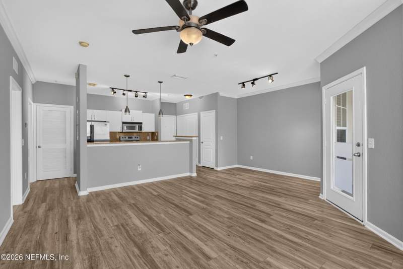 1 bedroom Condominium at 8290 Gate Parkway #817, Gardens Of Bridgehampton, Jacksonville — photo 4
