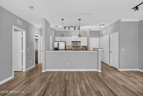 8290 Gate Parkway #817, Jacksonville FL - photo 8 of 26