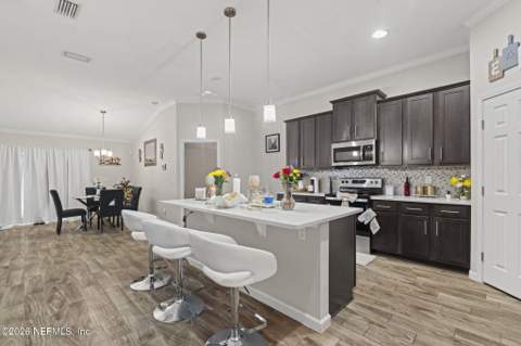 6050 Patriots Landing Lane, Jacksonville FL - photo 8 of 36