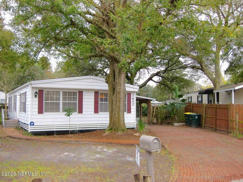 2 bedroom Mobile Home at 7602 Sunwood Drive, Baywood Park, Jacksonville — photo 2
