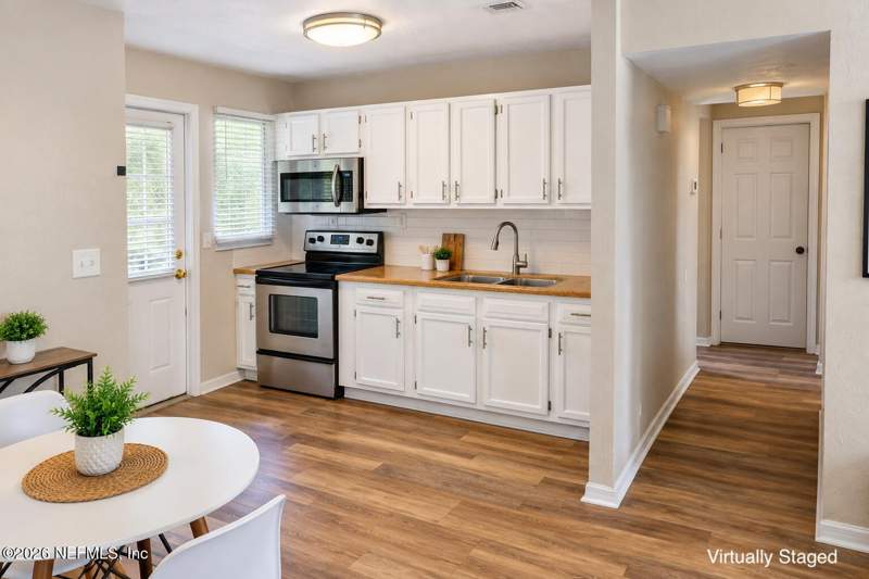 3 bedroom Single Family Residence at 9135 Spottswood Road, Sherwood Forest, Jacksonville — photo 5