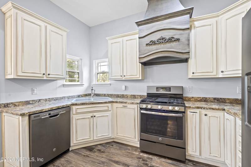 3 bedroom Single Family Residence at 7016 OAK RIDGE Drive, Glen St Mary, Glen St. Mary — photo 3
