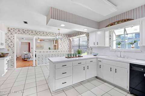 1207 Jamaica Court, Jacksonville FL - photo 20 of 47