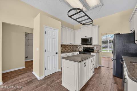 8575 Catsby Court, Jacksonville FL - photo 13 of 69
