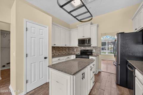 8575 Catsby Court, Jacksonville FL - photo 14 of 69