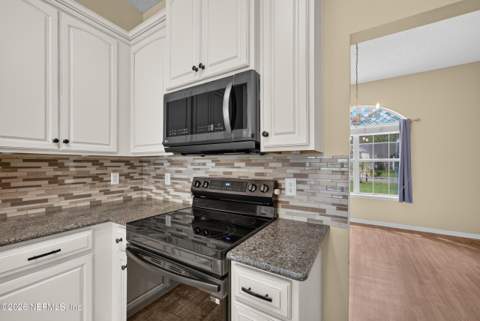 8575 Catsby Court, Jacksonville FL - photo 15 of 69