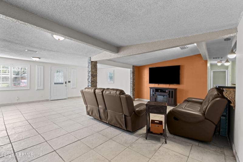 4 bedroom Single Family Residence at 9716 Devonshire Boulevard, Sherwood Forest, Jacksonville — photo 2