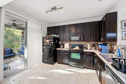 8653 Victoria Falls Drive, Jacksonville FL - photo 10 of 21
