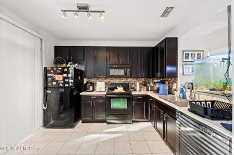 8653 Victoria Falls Drive, Jacksonville FL - photo 8 of 21
