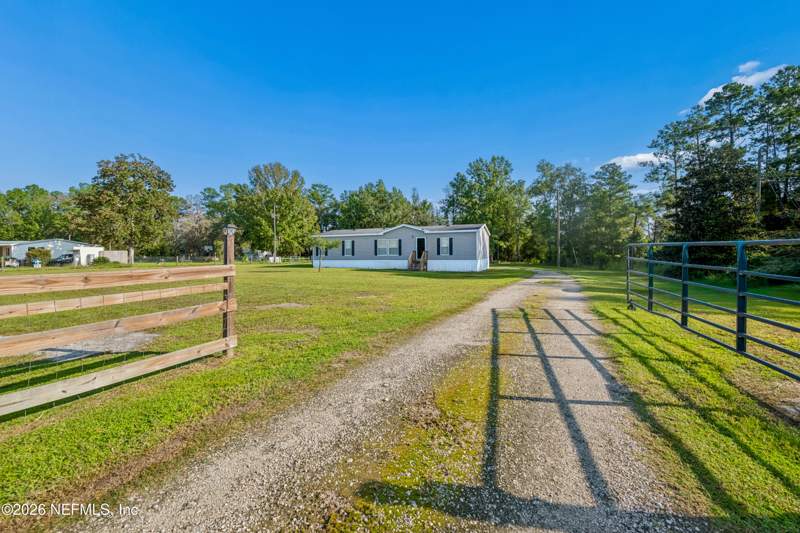3 bedroom Mobile Home at 14163 State Road 100, Metes & Bounds, Lake Butler — photo 3