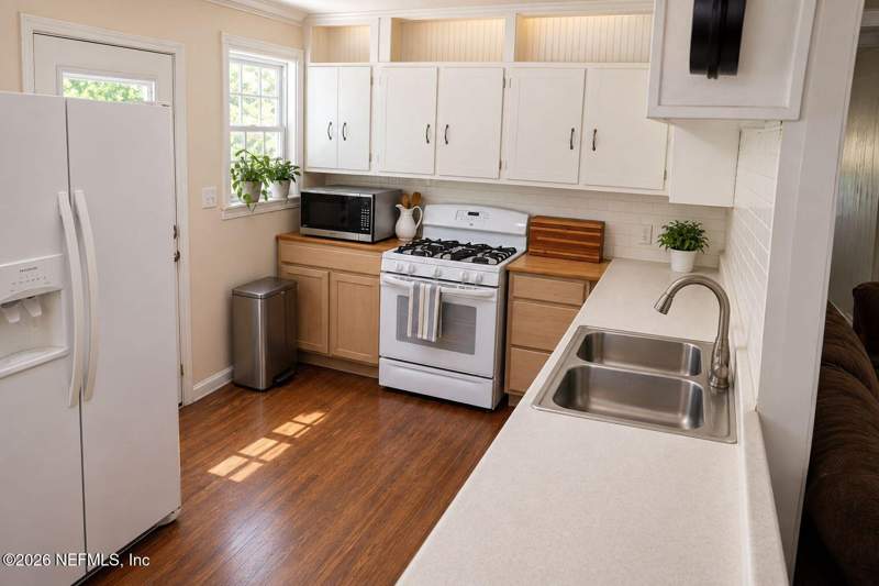 4 bedroom Single Family Residence at 8231 SWAN LAKE Road, Melrose, Melrose — photo 5