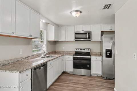10967 Regency Drive, Jacksonville FL - photo 6 of 15