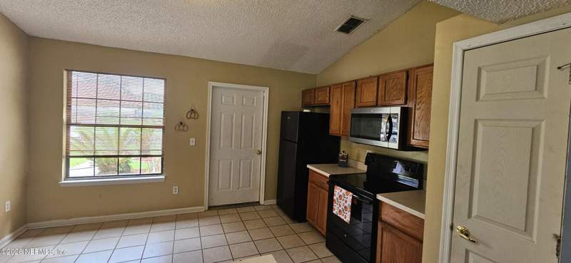 3 bedroom Single Family Residence at 8280 Rocky Creek Drive, Travis Trace, Jacksonville — photo 2
