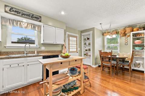 5248 Tilting Oaks Court, Jacksonville FL - photo 13 of 35