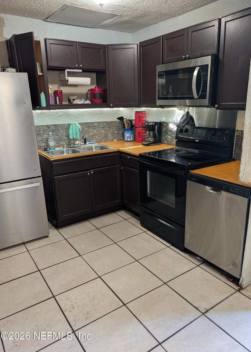 3 bedroom Townhouse at 4541 Moncrief Road, Washington Heights, Jacksonville — photo 2