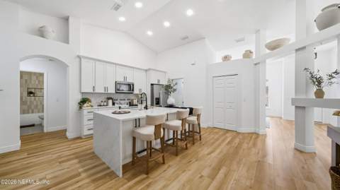 2098 Forest Gate Drive, Jacksonville FL - photo 9 of 53