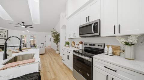 2098 Forest Gate Drive, Jacksonville FL - photo 14 of 53
