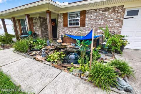 8957 Winrock Drive, Jacksonville FL - photo 10 of 114