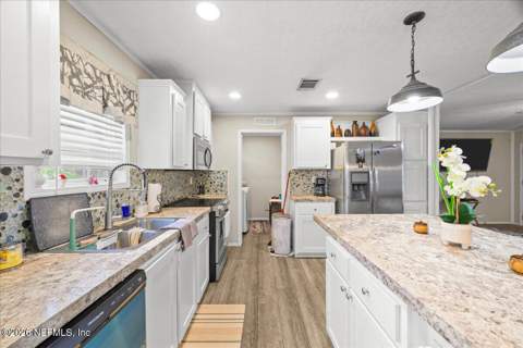 676 S County Road 315, Interlachen FL - photo 13 of 37