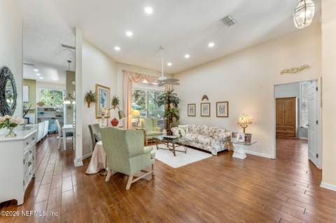 8982 Hunt Valley Drive, Jacksonville FL - photo 12 of 53