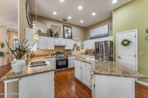 8982 Hunt Valley Drive, Jacksonville FL - photo 19 of 53