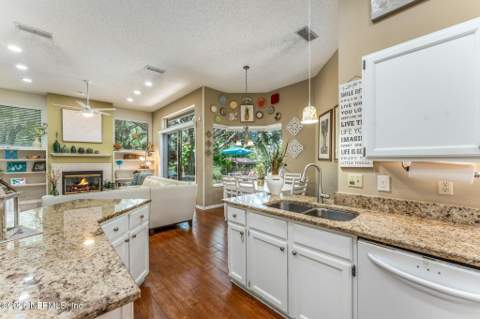 8982 Hunt Valley Drive, Jacksonville FL - photo 20 of 53