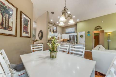 8982 Hunt Valley Drive, Jacksonville FL - photo 22 of 53