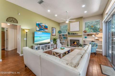 8982 Hunt Valley Drive, Jacksonville FL - photo 24 of 53