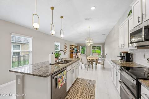 8153 Meadow Walk Lane, Jacksonville FL - photo 15 of 37