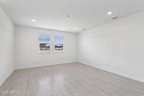7313 Everett Forest Drive, Jacksonville FL - photo 10 of 27