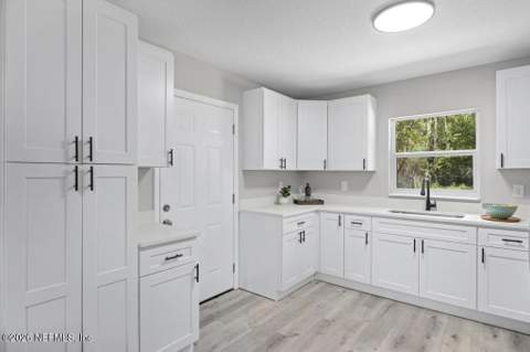 8177 Waxwing Avenue, Jacksonville FL - photo 9 of 33