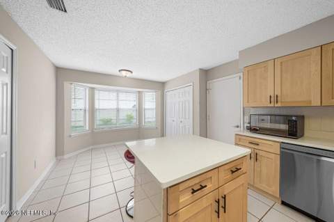 8843 Ivymill Place, Jacksonville FL - photo 8 of 38