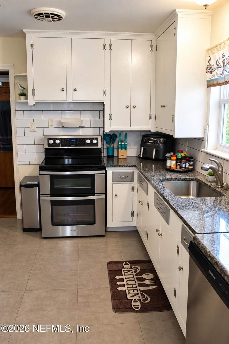 3 bedroom Single Family Residence at 4626 Burgundy Road, Oak Hill, Jacksonville — photo 5