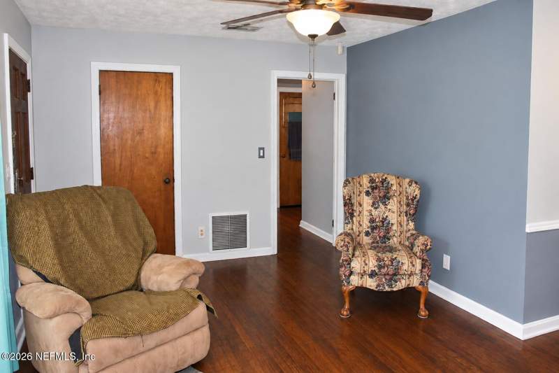 3 bedroom Single Family Residence at 4626 Burgundy Road, Oak Hill, Jacksonville — photo 3