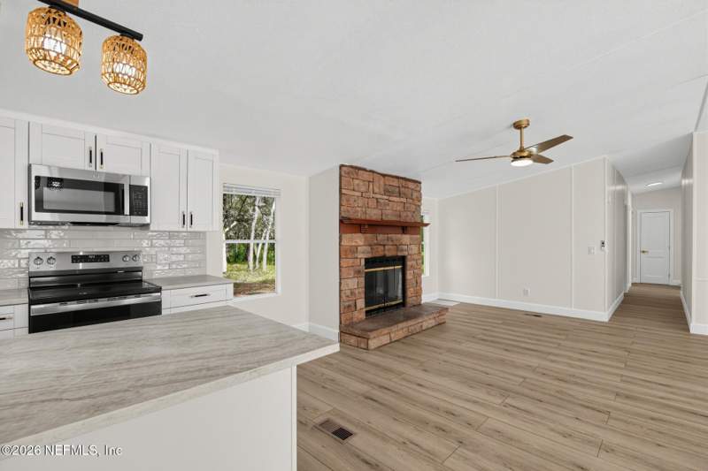 5 bedroom Manufactured Home at 124 Hour Glass Circle, Cue Lake Hills, Hawthorne — photo 5