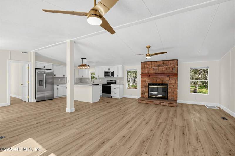 5 bedroom Manufactured Home at 124 Hour Glass Circle, Cue Lake Hills, Hawthorne — photo 4