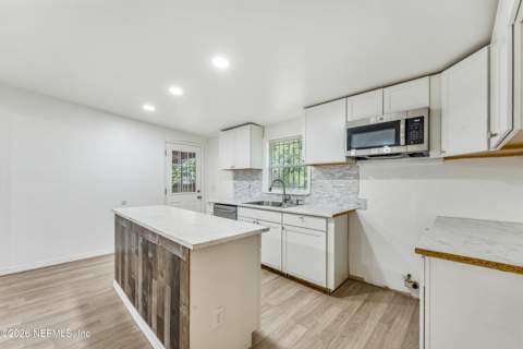 4104 Owen Avenue, Jacksonville FL - photo 7 of 17