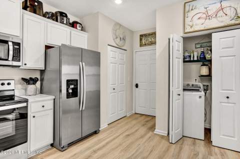 874 Capitol Parkway, Jacksonville FL - photo 6 of 18