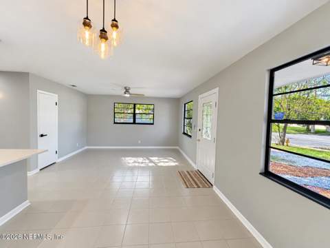 4942 Spring Glen Road, Jacksonville FL - photo 7 of 23