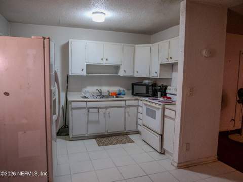 8513 Oak Leaf Road, Jacksonville FL - photo 11 of 33